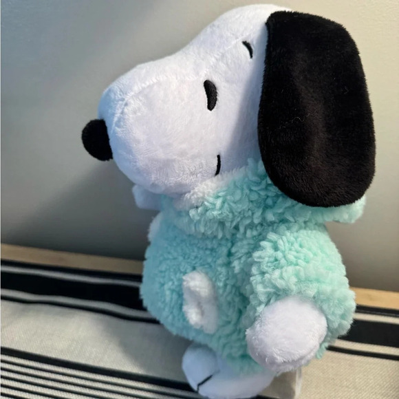 Snoopy “Peanuts” Seasonal Plush - Picture 4 of 5